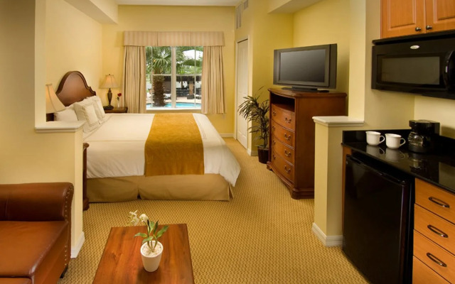 The Point Hotel & Suites
