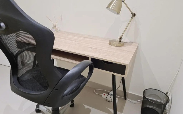 Modern Executive Unit