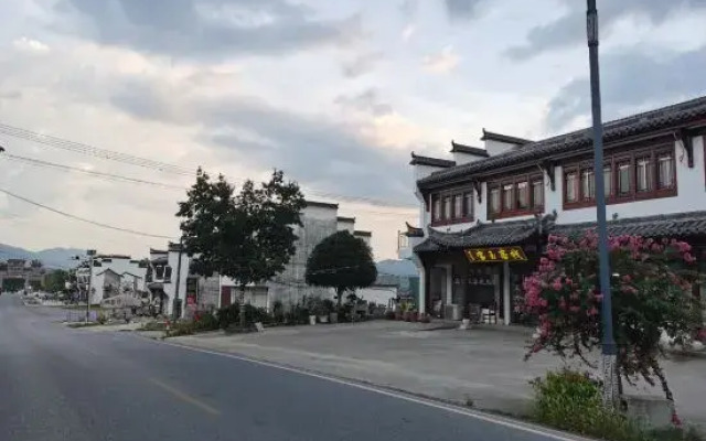 Taohuatan Baoyu Inn