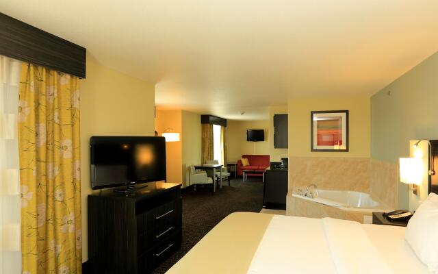 Holiday Inn Express Hotel & Suites Marion Northeast by IHG