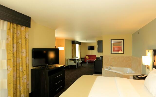 Holiday Inn Express Hotel & Suites Marion Northeast, an IHG Hotel