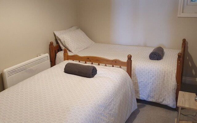 Quiet 2 Bedroom Apartment