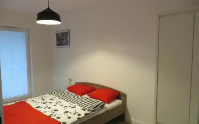 Poznan Black Red apartment