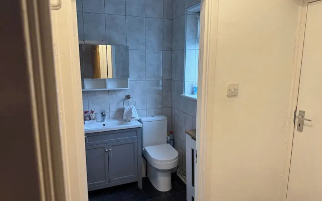 Knotty Ash - 3 Beds - Sleeps 6 - On-site Parking