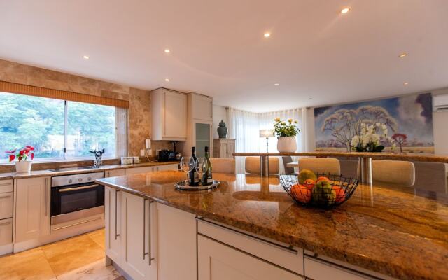 Geneva Drive Luxury Villa