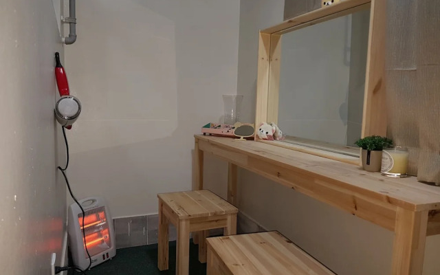 Buzz Guest House - Hostel