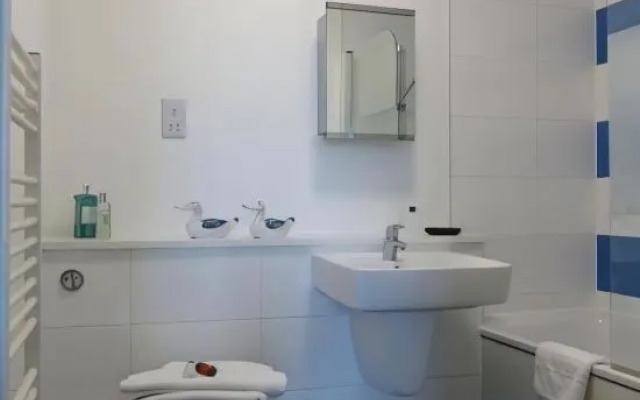 Viridian Apartments in Basingstoke Serviced Apartments - Skyline Plaza
