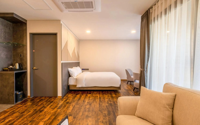 Urbanest Hotel
