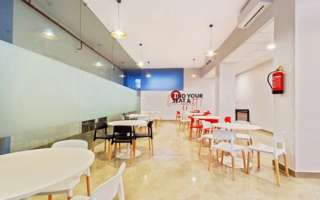 Collection O 40206 Govind Marg