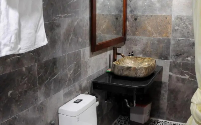 Mountain House Villa – Bathroom – Da Nang