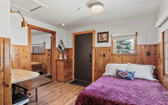 Timber Lodge Cabin 10