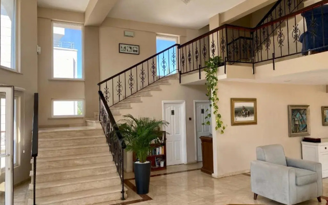 The Prince Inn Hotel & Villas