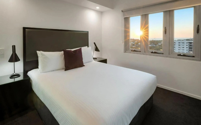 H on Mitchell Apartment Hotel