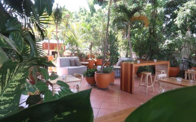 Los Pilares Hotel