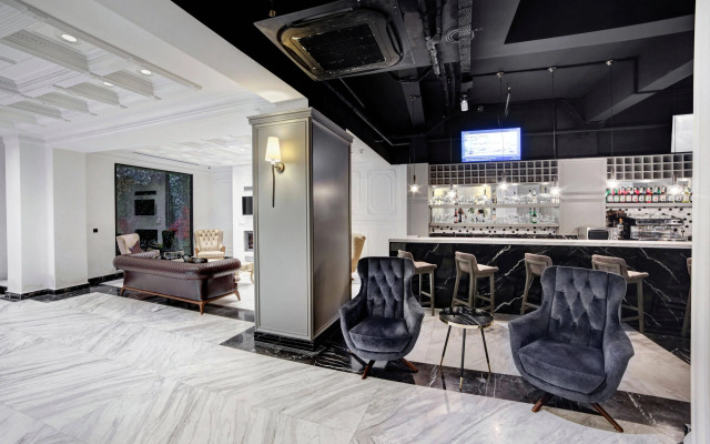 White Monarch Hotel