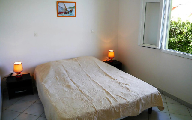 Villa with swimming pool close to the beach MQSL11