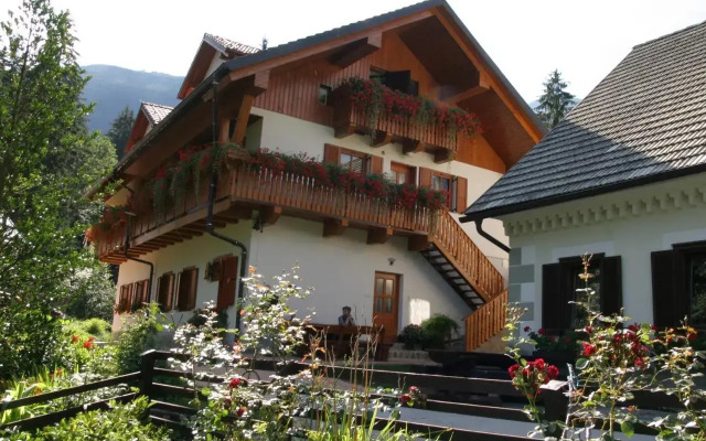 Turistična kmetija Stoglej
