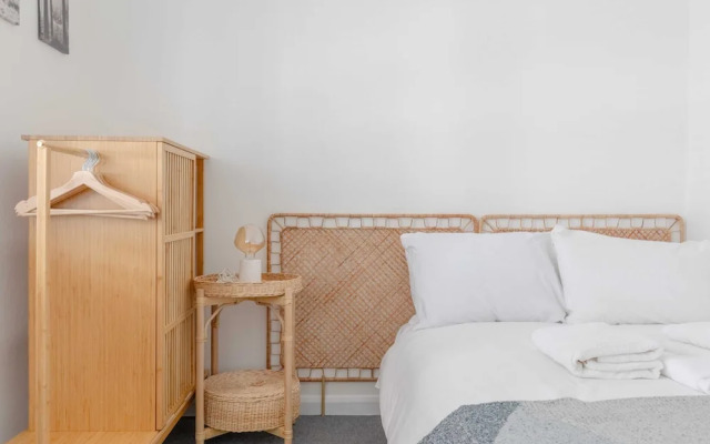 Spacious 3BD Flat, Close to Tube - Fulham!