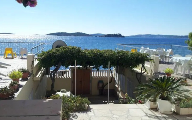 Apartments Villa Orebic