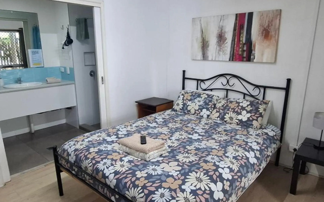 Flashpackers Hervey Bay Hostel – Guest Rooms – Torquay