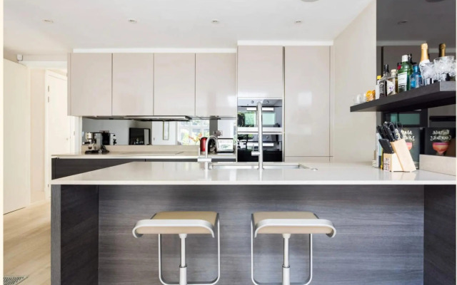 Homely and Chic 2 Bed Apartment with Garden Patio