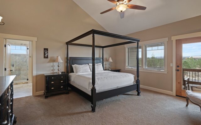 Spacious Five Peaks Home with Soaking Tub and BBQ by RedAwning