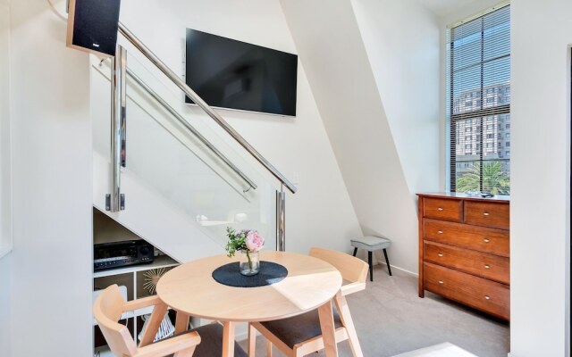 Central 3 bed, loft apartment in the CBD w Parking