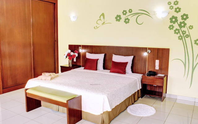 Hotel LIVVO Don Paco