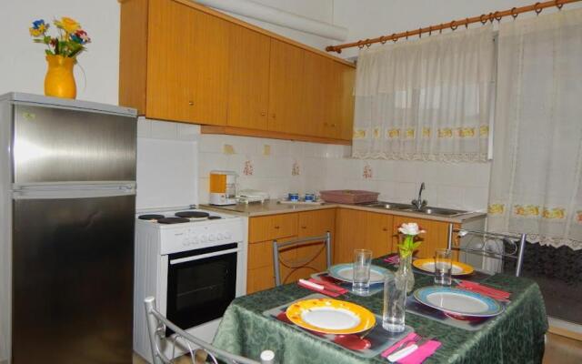 Cozy apartment for 2-5 people-Center Tripoli 1