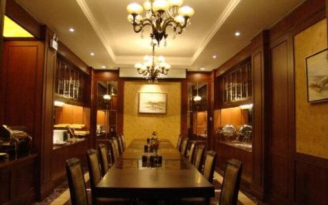 Linjiang International Cruise Hotel (Baoyang Road)
