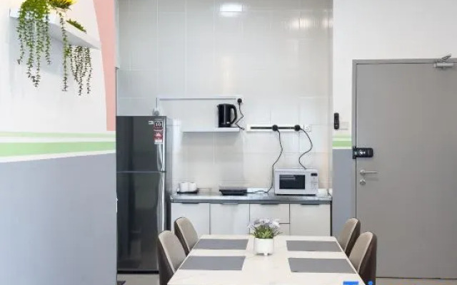 Razak City Residences A3 by Favspace
