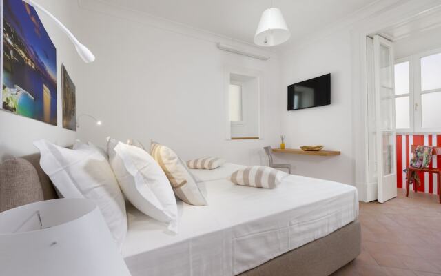 Deluxe Home in Sorrento Old Town with Balconies