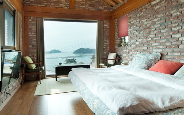 Tongyeong Geobukseon Hotel