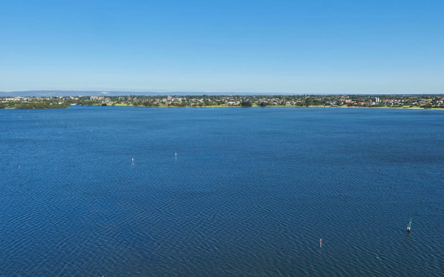 DoubleTree by Hilton Perth Waterfront