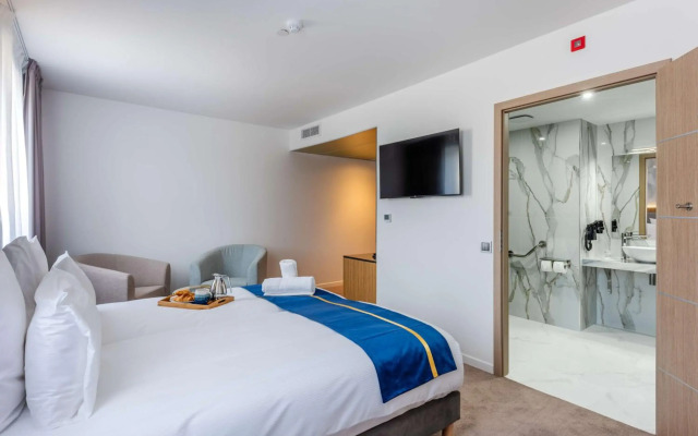 Brit Hotel Privilège Paris - Rosny