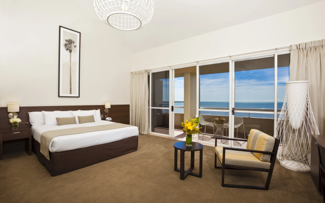 Cairns Harbourside Hotel – Guest Rooms – Cairns