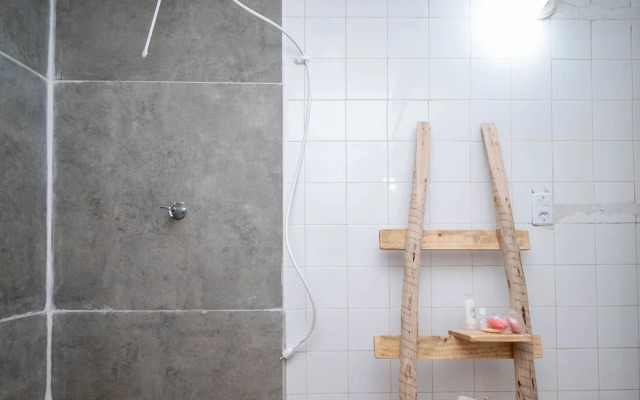 Cozy Lakefront Suites RGB