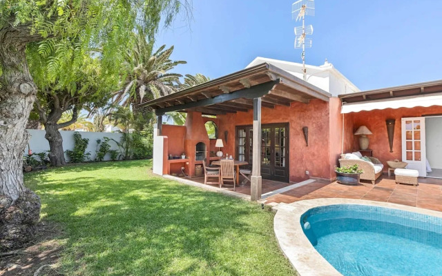 Bayside Evergreen House Serenity Oasis Garden Pool BBQ
