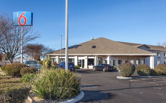 Motel 6 Marysville South