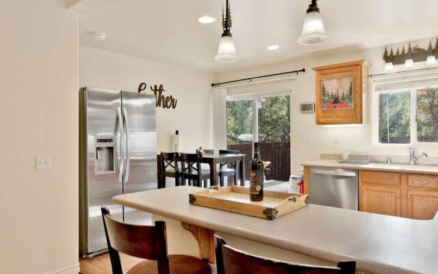 THE Sugar Chalet #2171