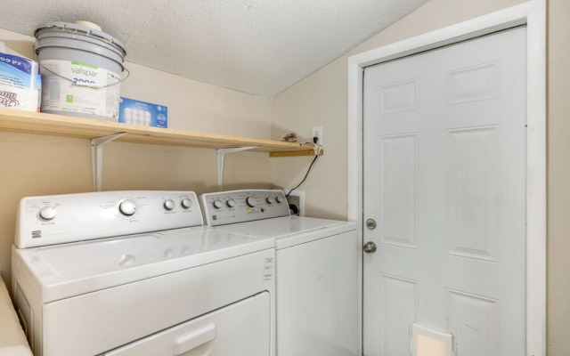 Cozy Jacksonville Home ~ 12 Mi to Downtown!