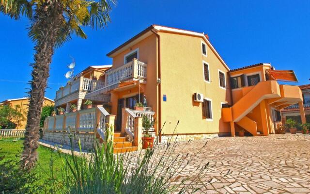 Apartments Orange 768