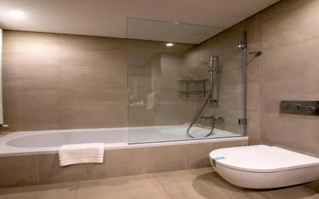 Oakridge Hotel & Spa