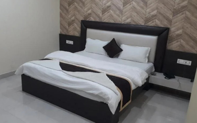 Hotel Prakshi Palace