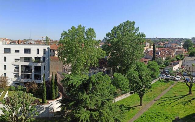 Sublime 80m With Balcony In Toulouse