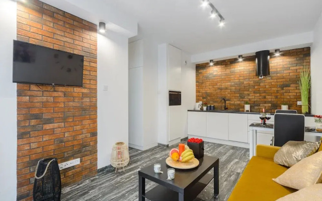 Lumina apartment on Drewnowska