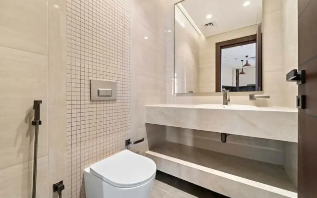 Modern 1BR With Stunning Views in Business Bay