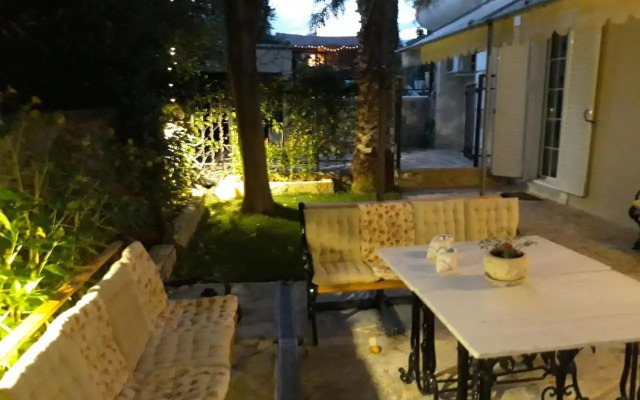 Luxury Country House in Kalamata / SP