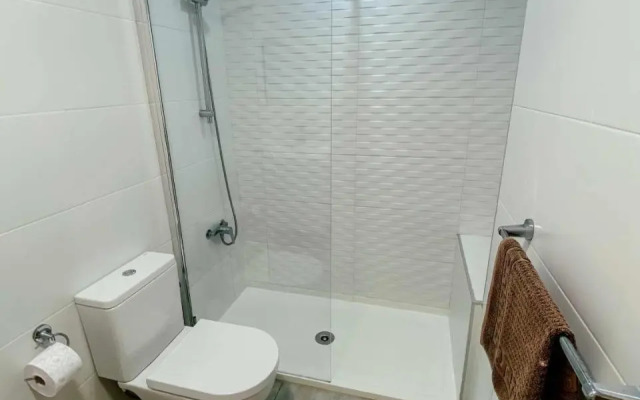 Stunning 2 bedroom apartment with Pool View