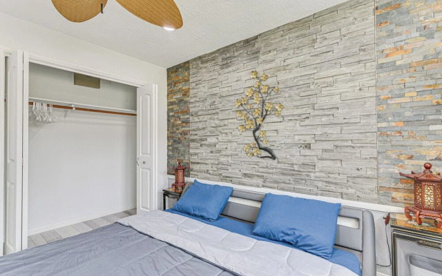Galveston Group Getaway ~ 2 Blocks to Beach!